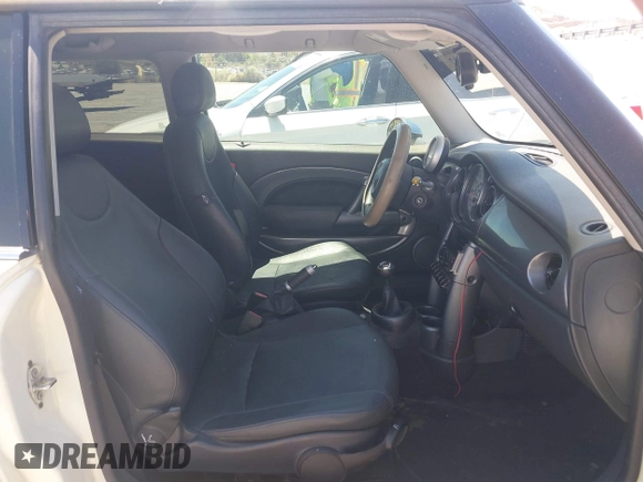 2006 MINI Hardtop с VIN WMWRC33586TK71206, выставлен на аукционе IAAI как лот 42687287 с пробегом 138 086 миль миль и . История ставок и продаж доступна на DreamBid. Изображение 5.