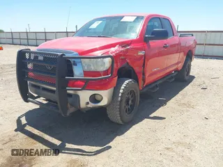 2008 Toyota Tundra z VIN 5TFBV54128X080074, wystawiony jako IAAI lot #42227681 z przebiegiem 176 042 mil mil oraz . Historia ofert i sprzedaży dostępna na DreamBid. Obrazek 17.