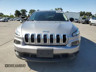 2015 Jeep Cherokee Sport z VIN 1C4PJLAB8FW677039, wystawiony jako Copart lot #64008855 z przebiegiem 101 731 mil mil oraz Czysty tytuł • Clean title. Historia ofert i sprzedaży dostępna na DreamBid. Obrazek 5.