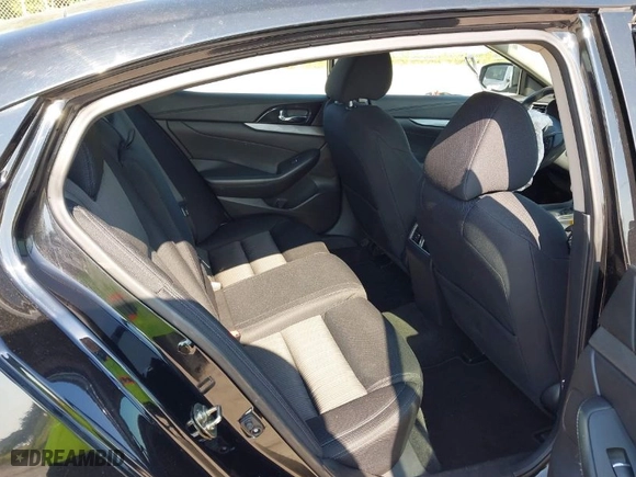 2017 Nissan Maxima SV with VIN 1N4AA6AP6HC395723, listed as a IAAI auction lot 40142574 with 133,307 mi miles. Bid and sale history available at carsss.com. Image 8.