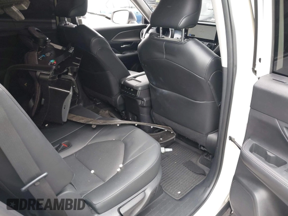 2024 Toyota Highlander XLE with VIN 5TDAAAA59RS007427, listed as a IAAI auction lot 42272224 with 14,260 mi miles and . Bid and sale history available at DreamBid. Image 8.