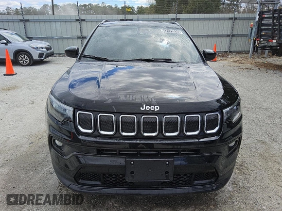 2022 Jeep Compass Latitude with VIN 3C4NJDBB6NT230564, listed as a Copart auction lot 47173935 with 50,362 mi miles and Clean Title. Bid and sale history available at DreamBid. Image 5.