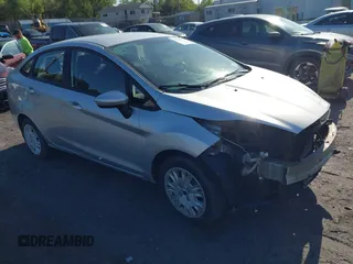 2016 Ford Fiesta S z VIN 3FADP4AJ0GM164227, wystawiony jako IAAI lot #42235983 z przebiegiem 88 095 mil mil oraz . Historia ofert i sprzedaży dostępna na DreamBid. Obrazek 1.