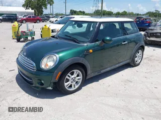 2011 MINI Hardtop z VIN WMWSU3C57BT093085, wystawiony jako IAAI lot #42492893 z przebiegiem 119 576 mil mil oraz . Historia ofert i sprzedaży dostępna na DreamBid. Obrazek 2.