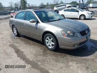 2005 Nissan Altima 3.5 SE with VIN 1N4BL11DX5C353106, listed as a IAAI auction lot 41833288 with 148,146 mi miles. Bid and sale history available at carsss.com. Image 1.