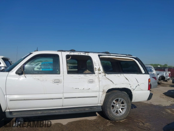 2003 Chevrolet Suburban LT with VIN 1GNFK16Z83R307164, listed as a IAAI auction lot 41977105 with 275,328 mi miles. Bid and sale history available at carsss.com. Image 6.