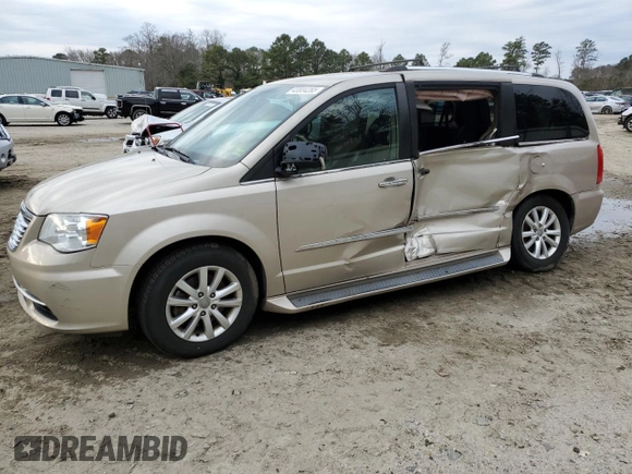 2015 Chrysler Town & Country Limited Platinum with VIN 2C4RC1GG5FR718245, listed as a Copart auction lot 43804265 with 106,123 mi miles and Salvage Title. Bid and sale history available at carsss.com. Image 1.