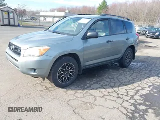 2007 Toyota RAV4 with VIN JTMBK33V976011985, listed as a IAAI auction lot 42035029 with 139,317 mi miles. Bid and sale history available at carsss.com. Image 2.