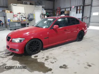 2011 BMW 3 Series 328i z VIN WBAPH7C50BE676765, wystawiony jako Copart lot #55834295 z przebiegiem 139 336 mil mil oraz Czysty tytuł • Clean title. Historia ofert i sprzedaży dostępna na DreamBid. Obrazek 1.