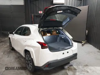 2024 Lexus UX 250h Premium z VIN JTHP9JBH5R2071157, wystawiony jako IAAI lot #42314505 z przebiegiem 15 803 mil mil oraz . Historia ofert i sprzedaży dostępna na DreamBid. Obrazek 3.