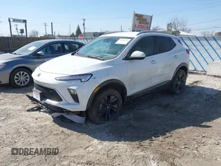 2024 Buick Encore GX Sport Touring z VIN KL4AMESL6RB189875, wystawiony jako IAAI lot #41780976 z przebiegiem 22 969 mil mil oraz . Historia ofert i sprzedaży dostępna na DreamBid. Obrazek 20.