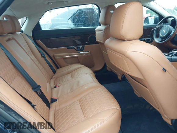 2017 Jaguar XJ Portfolio z VIN SAJWJ2GD0H8W12466, wystawiony jako IAAI lot #40488243 z przebiegiem 41 687 mil mil oraz . Historia ofert i sprzedaży dostępna na DreamBid. Obrazek 8.