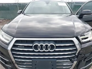 2017 Audi Q7 Premium Plus with VIN WA1LAAF7XHD008027, listed as a IAAI auction lot 41930270 with 128,713 mi miles. Bid and sale history available at carsss.com. Image 10.