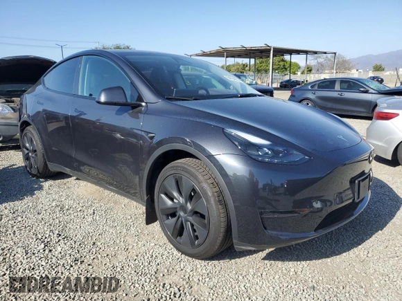 2024 Tesla Model Y z VIN 7SAYGDED2RF114150, wystawiony jako Copart lot #54754585 z przebiegiem 7 924 mil mil oraz Szkoda całkowita • Salvage title. Historia ofert i sprzedaży dostępna na DreamBid. Obrazek 4.