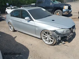 2011 BMW 3 Series 335d z VIN WBAPN7C50BA781421, wystawiony jako IAAI lot #42137067 z przebiegiem 170 000 mil mil oraz . Historia ofert i sprzedaży dostępna na DreamBid. Obrazek 1.