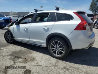 2015 Volvo V60 T5 z VIN YV4612HK7F1001283, wystawiony jako Copart lot #54272035 z przebiegiem Nie podano mil oraz Szkody całkowita. Historia ofert i sprzedaży dostępna na DreamBid. Obrazek 2.