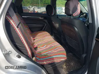 2014 Kia Sorento LX z VIN 5XYKT3A66EG550034, wystawiony jako IAAI lot #42166131 z przebiegiem 226 066 mil mil oraz . Historia ofert i sprzedaży dostępna na DreamBid. Obrazek 8.