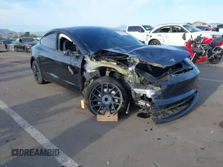 2024 Tesla Model 3 z VIN 5YJ3E1EA8RF726287, wystawiony jako IAAI lot #42033075 z przebiegiem 10 925 mil mil oraz . Historia ofert i sprzedaży dostępna na DreamBid. Obrazek 1.