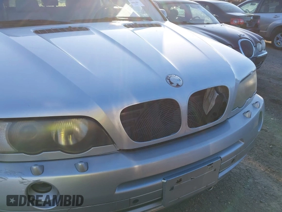 2001 BMW X5 4.4i with VIN WBAFB33511LH07282, listed as a IAAI auction lot 41766599 with 999,999 mi miles. Bid and sale history available at carsss.com. Image 6.