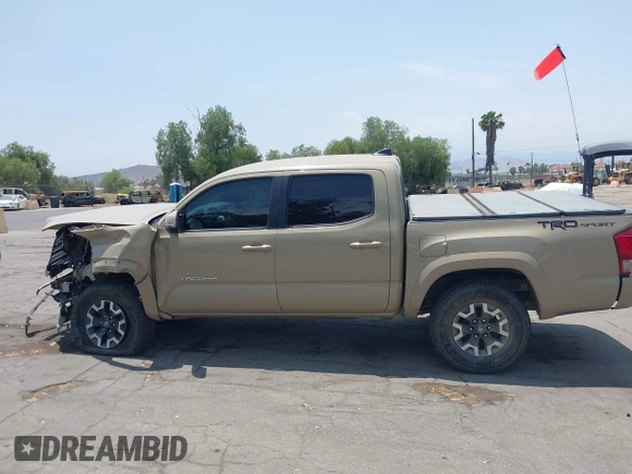 2017 Toyota Tacoma SR5 z VIN 3TMAZ5CN8HM039863, wystawiony jako IAAI lot #42384198 z przebiegiem 53 142 mil mil oraz . Historia ofert i sprzedaży dostępna na DreamBid. Obrazek 15.