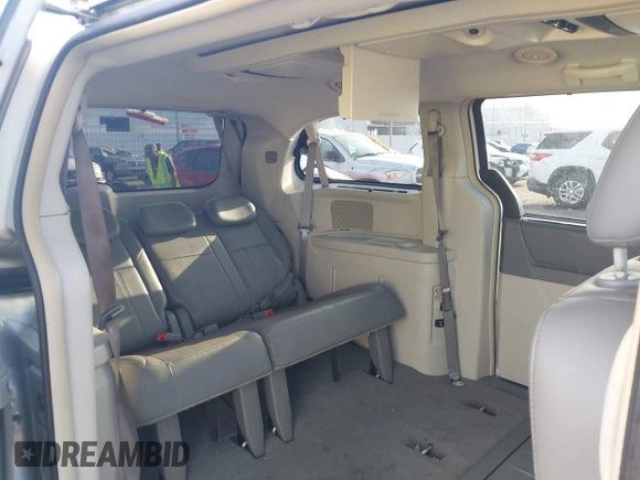 2008 Chrysler Town & Country Touring with VIN 2A8HR54PX8R822991, listed as a IAAI auction lot 42028717 with 152,898 mi miles. Bid and sale history available at carsss.com. Image 8.