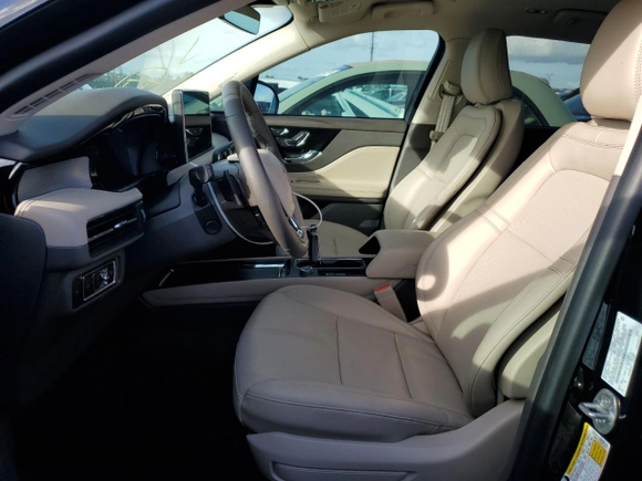 2024 Lincoln Corsair Premiere z VIN 5LMCJ1CA3RUL16513, wystawiony jako Copart lot #77210264 z przebiegiem 2 675 mil mil oraz Nie do naprawy • Non repairable. Historia ofert i sprzedaży dostępna na DreamBid. Obrazek 7.
