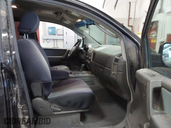 2006 Nissan Titan XE z VIN 1N6AA06B36N561375, wystawiony jako IAAI lot #42055054 z przebiegiem 160 381 mil mil oraz . Historia ofert i sprzedaży dostępna na DreamBid. Obrazek 5.