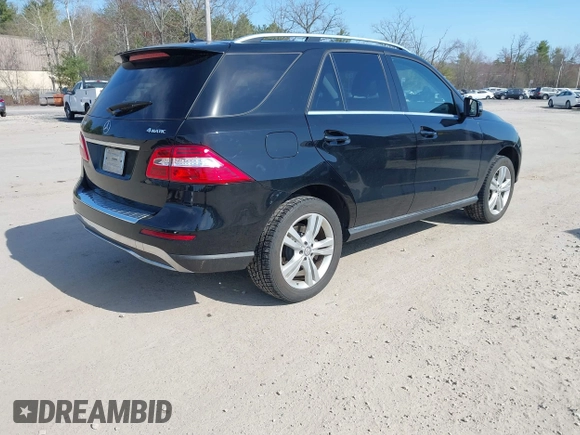 2015 Mercedes-Benz M ML 350 with VIN 4JGDA5HB3FA498372, listed as a IAAI auction lot 42097380 with 91,200 mi miles. Bid and sale history available at carsss.com. Image 4.