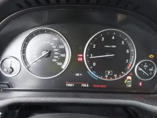 2017 BMW X3 xDrive28i z VIN 5UXWX9C53H0T03012, wystawiony jako IAAI lot #41503409 z przebiegiem 76 621 mil mil oraz . Historia ofert i sprzedaży dostępna na DreamBid. Obrazek 7.