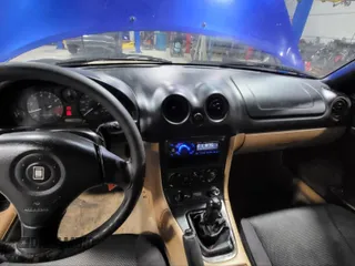 1999 Mazda MX-5 Miata z VIN JM1NB3536X0121095, wystawiony jako IAAI lot #42138447 z przebiegiem 146 636 mil mil oraz . Historia ofert i sprzedaży dostępna na DreamBid. Obrazek 11.