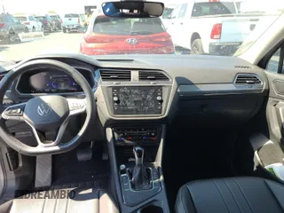 2024 Volkswagen Tiguan SE с VIN 3VV3B7AX9RM106728, выставлен на аукционе IAAI как лот 42845194 с пробегом 23 946 миль миль и . История ставок и продаж доступна на DreamBid. Изображение 9.