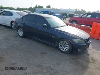 2009 BMW 3 Series 328i z VIN WBAPH73559E128562, wystawiony jako IAAI lot #42129719 z przebiegiem 172 682 mil mil oraz . Historia ofert i sprzedaży dostępna na DreamBid. Obrazek 1.