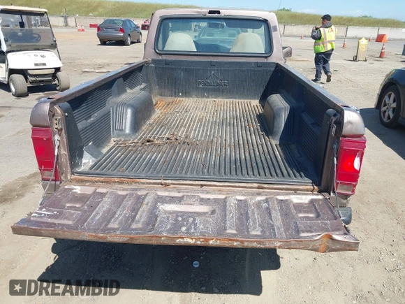 1992 Ford Ranger XLT with VIN 1FTCR10X4NPA94811, listed as a IAAI auction lot 42047550 with 37,763 mi miles. Bid and sale history available at carsss.com. Image 8.