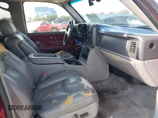 2004 Chevrolet Tahoe LS with VIN 1GNEC13T64J226513, listed as a IAAI auction lot 39773781 with 250,788 mi miles. Bid and sale history available at carsss.com. Image 5.