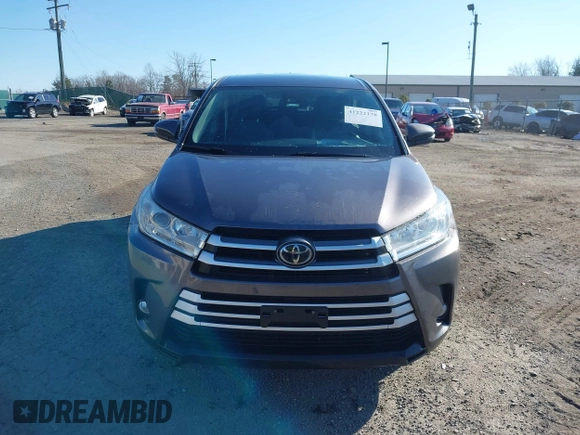 2019 Toyota Highlander LE with VIN 5TDBZRFH0KS960077, listed as a IAAI auction lot 41222178 with 125,800 mi miles and . Bid and sale history available at DreamBid. Image 12.