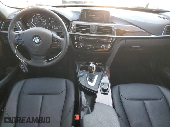 2018 BMW 3 Series 320i xDrive z VIN WBA8A3C56JA505736, wystawiony jako Copart lot #41780485 z przebiegiem 40 330 mil mil oraz Szkoda całkowita • Salvage title. Historia ofert i sprzedaży dostępna na DreamBid. Obrazek 8.