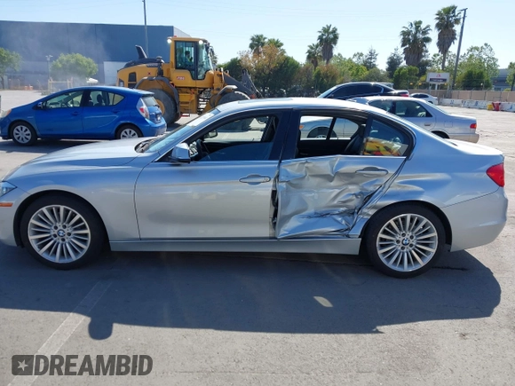 2014 BMW 3 Series 328i z VIN WBA3C1C52EK108811, wystawiony jako IAAI lot #42213041 z przebiegiem 65 634 mil mil oraz . Historia ofert i sprzedaży dostępna na DreamBid. Obrazek 14.
