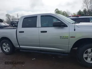 2017 Ram 1500 Express z VIN 3C6RR7KT0HG793912, wystawiony jako IAAI lot #42117201 z przebiegiem 111 728 mil mil oraz . Historia ofert i sprzedaży dostępna na DreamBid. Obrazek 14.