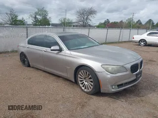 2009 BMW 7 Series 750Li z VIN WBAKB83559CY59747, wystawiony jako IAAI lot #41811372 z przebiegiem 135 193 mil mil oraz . Historia ofert i sprzedaży dostępna na DreamBid. Obrazek 1.