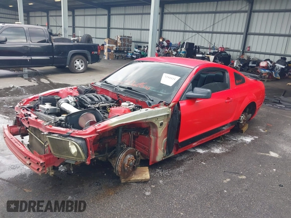 2006 Ford Mustang GT Deluxe z VIN 1ZVFT82HX65243603, wystawiony jako IAAI lot #42251021 z przebiegiem Nie podano mil oraz . Historia ofert i sprzedaży dostępna na DreamBid. Obrazek 2.