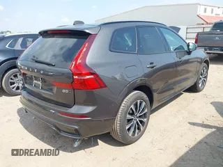 2025 Volvo XC60 Plus z VIN YV4M12RC0S1172417, wystawiony jako IAAI lot #42438854 z przebiegiem 2 853 mil mil oraz . Historia ofert i sprzedaży dostępna na DreamBid. Obrazek 4.