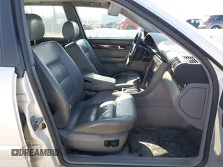 1996 Audi A6 z VIN WAUJA84A1TN104505, wystawiony jako IAAI lot #42039674 z przebiegiem 171 088 mil mil oraz . Historia ofert i sprzedaży dostępna na DreamBid. Obrazek 5.