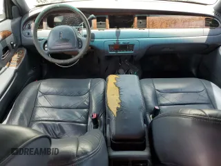 1999 Lincoln Town Car Executive z VIN 1LNHM81WXXY627319, wystawiony jako Copart lot #60830165 z przebiegiem 122 118 mil mil oraz Szkoda całkowita • Salvage title. Historia ofert i sprzedaży dostępna na DreamBid. Obrazek 8.