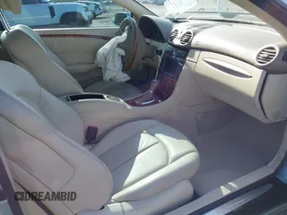 2008 Mercedes-Benz CLK 350 z VIN WDBTK56F98T098874, wystawiony jako IAAI lot #42236820 z przebiegiem 86 870 mil mil oraz . Historia ofert i sprzedaży dostępna na DreamBid. Obrazek 5.