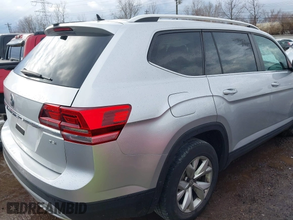2018 Volkswagen Atlas S with VIN 1V2AP2CA3JC531272, listed as a IAAI auction lot 41224191 with 127,276 mi miles and . Bid and sale history available at DreamBid. Image 4.