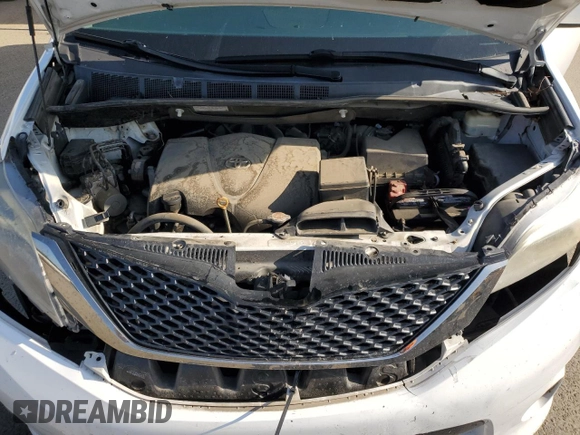 2017 Toyota Sienna SE z VIN 5TDXZ3DC9HS870641, wystawiony jako Copart lot #54788935 z przebiegiem 109 879 mil mil oraz Szkoda całkowita • Salvage title. Historia ofert i sprzedaży dostępna na DreamBid. Obrazek 12.