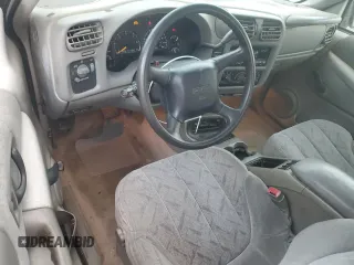 2000 GMC Sonoma SLS with VIN 1GTCS19W9Y8163781, listed as a Copart auction lot 81001704 with 132,301 mi miles and Salvage Title. Bid and sale history available at carsss.com. Image 8.