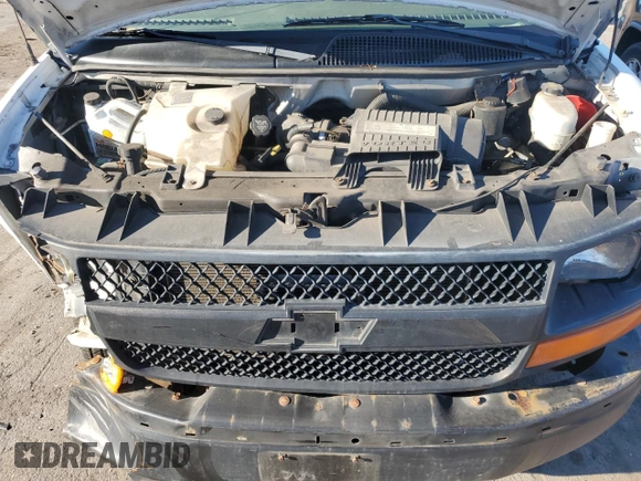 2006 Chevrolet Express Cargo Van with VIN 1GCGG25VX61170461, listed as a Copart auction lot 71041014 with Not Provided miles and Non Repairable. Bid and sale history available at carsss.com. Image 12.