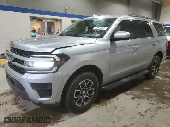 2024 Ford Expedition XLT with VIN 1FMJU1H84REA73103, listed as a Copart auction lot 43413295 with 13,459 mi miles and Salvage Title. Bid and sale history available at carsss.com. Image 1.