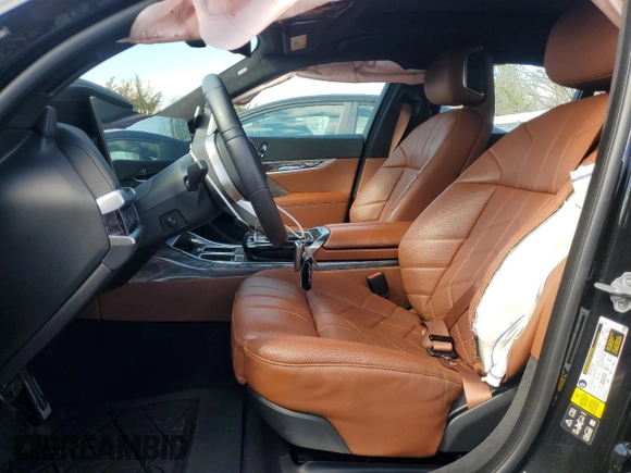 2023 BMW 7 Series 760i xDrive z VIN WBA33EJ02PCM26276, wystawiony jako Copart lot #50979415 z przebiegiem 25 648 mil mil oraz Szkoda całkowita • Salvage title. Historia ofert i sprzedaży dostępna na DreamBid. Obrazek 7.